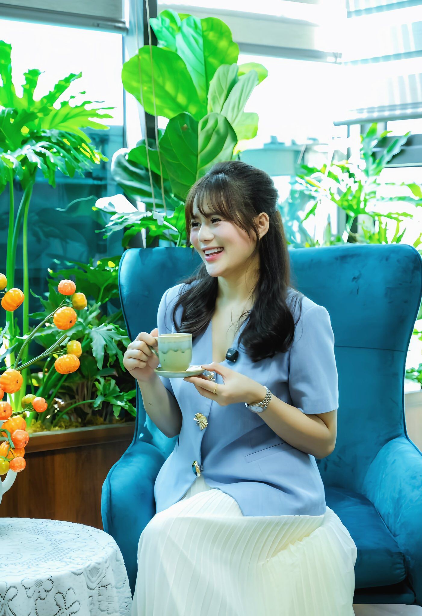 Phong cách thời trang công sở thanh lịch của bà mẹ U40.