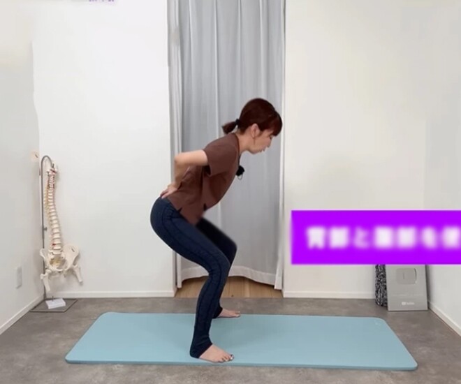 Người phụ nữ đã giảm gần 10kg sau 2 tháng tập squat sau bữa ăn.