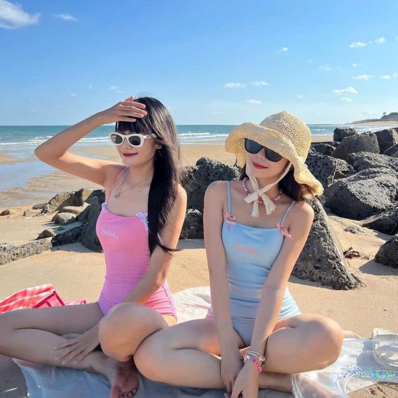 Đồ bơi một mảnh là lựa chọn hoàn hảo để kể nên câu chuyện kỳ nghỉ của riêng bạn.