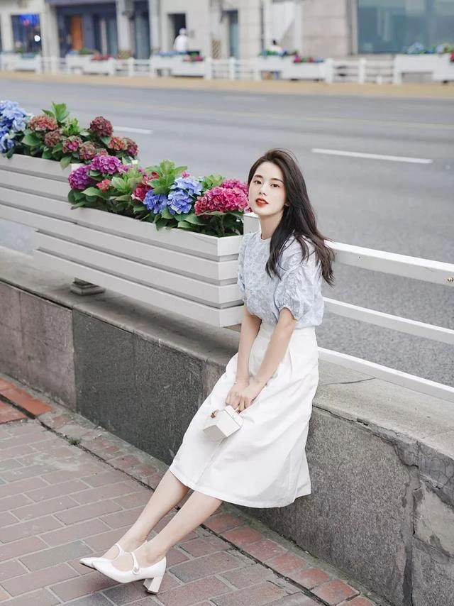 Giày Mary Jane là lựa chọn lý tưởng cho những nàng yêu phong cách dịu dàng, nữ tính, đồng thời toát lên nét cổ điển thanh lịch đầy cuốn hút.