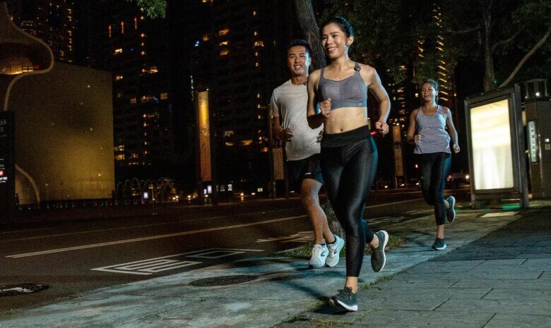 Vừa chạy vừa đi bộ, chị em sẽ nhận được combo lợi ích toàn diện cho sức khỏe và vóc dáng.