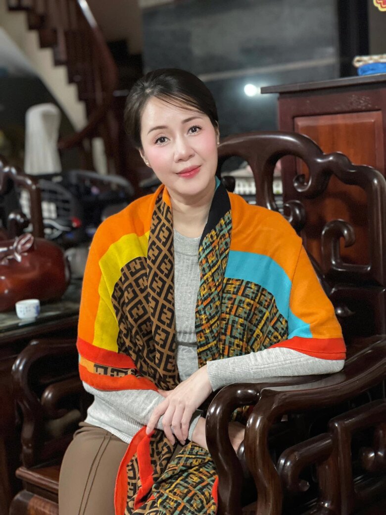 Ở tuổi trung niên, Mai Huê vẫn trẻ trung và ngày càng đằm thắm.
