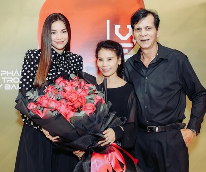 Bố mẹ Hồ Ngọc Hà cũng nhận được sự chú ý không kém con gái nổi tiếng.