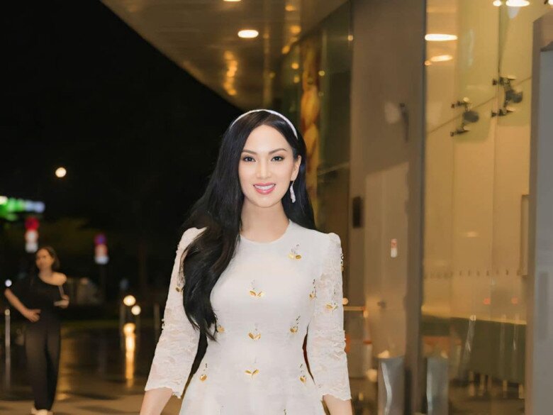 Ngoài giọng ca ngọt ngào, Hà Phương còn gây ấn tượng với nhan sắc duyên dáng, xinh đẹp.