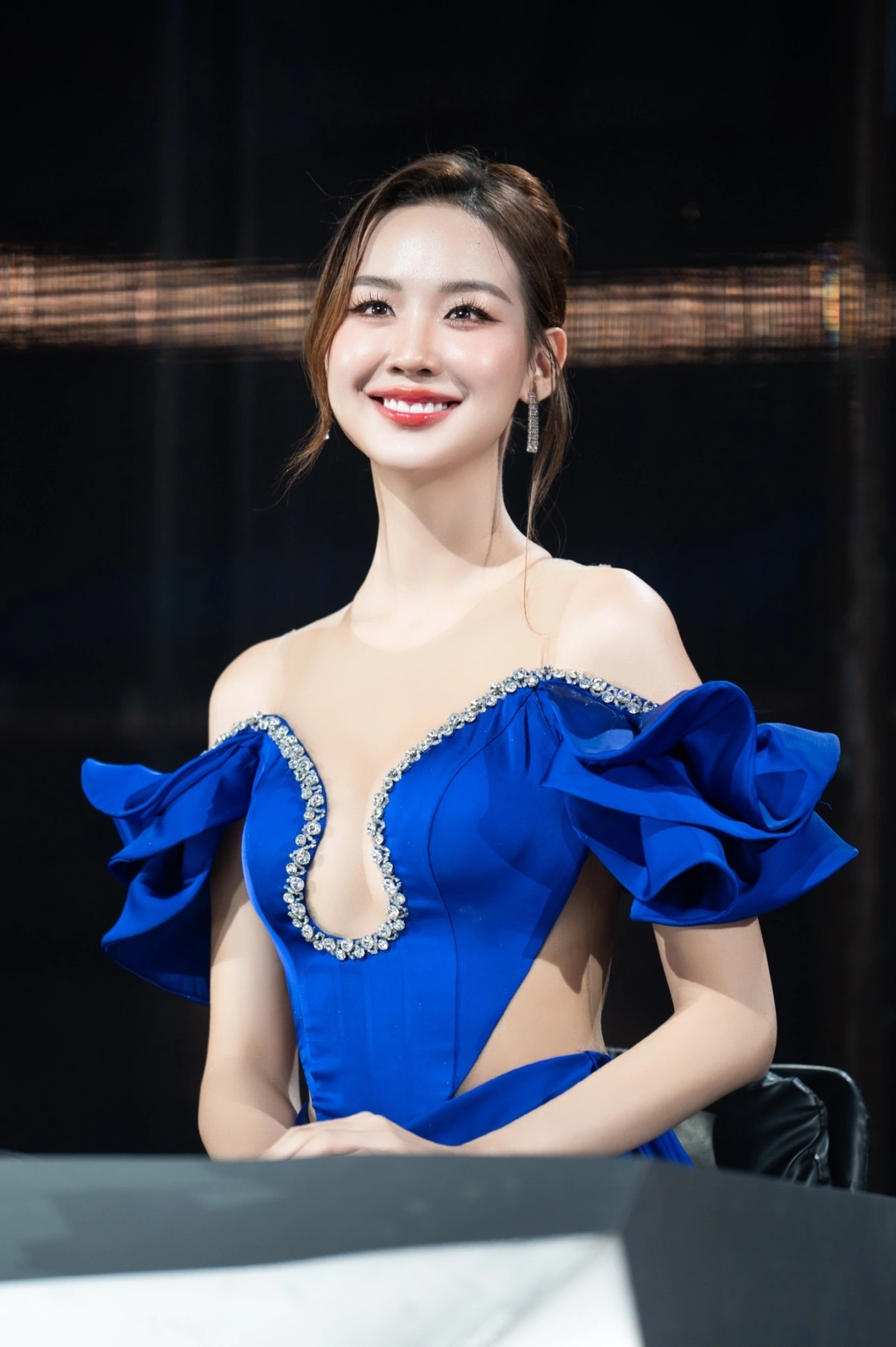 Cô là người đẹp tài sắc vẹn toàn trong showbiz được nhiều người mến mộ.