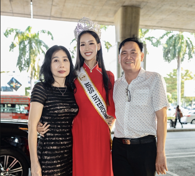 Bố mẹ Hoa hậu Bảo Ngọc đều là bác sĩ.
