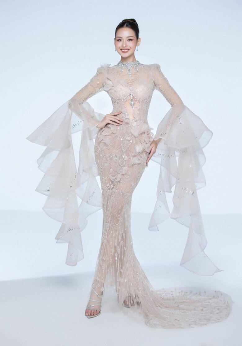 Sắp tới, cô sẽ đại diện Việt Nam tham gia Miss World.