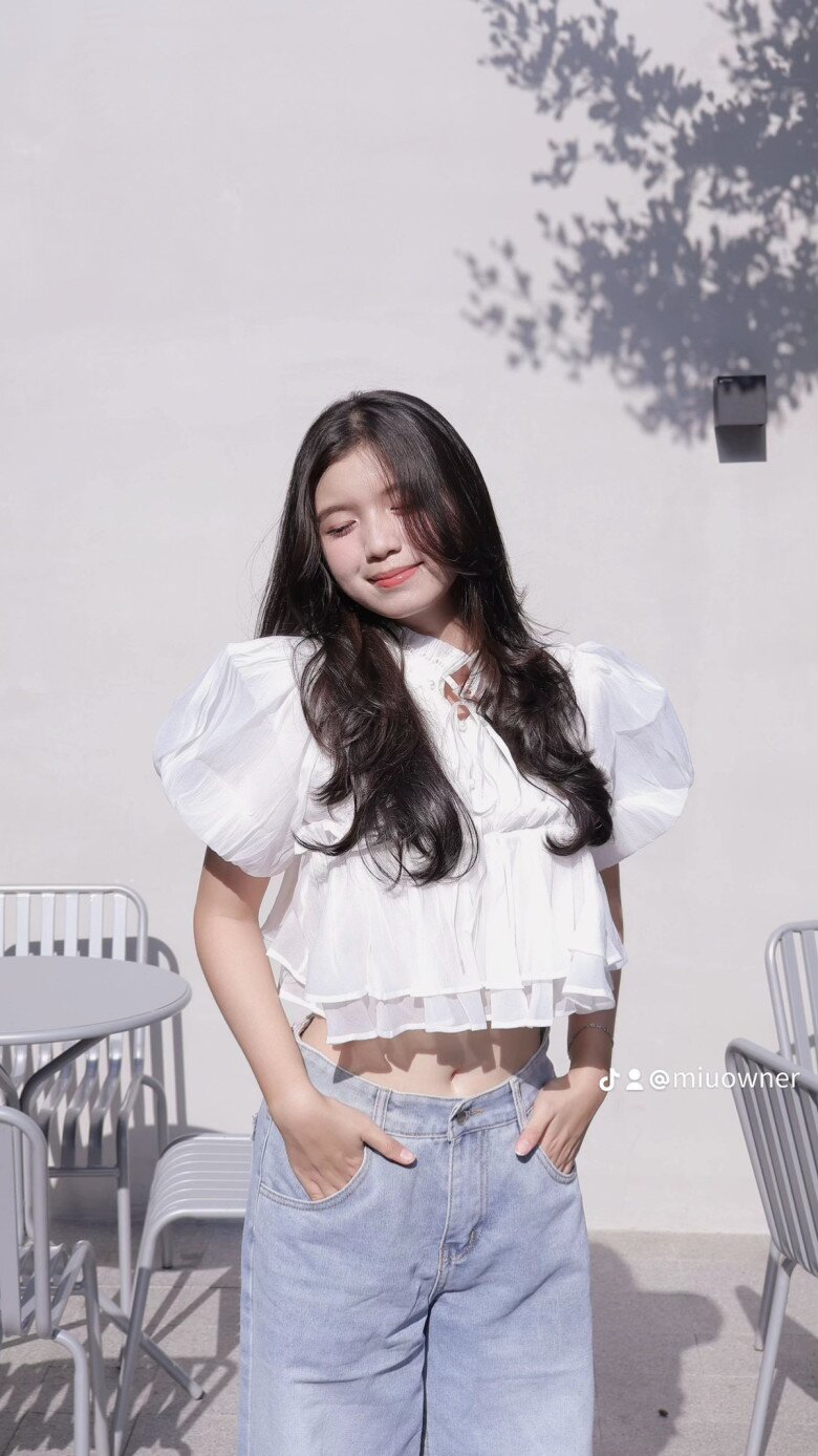 Nhiều người bày tỏ sự ngưỡng mộ không chỉ trước nhan sắc ngày càng thăng hạng của Bảo Chinh mà còn ở sự đa dạng trong phong cách.