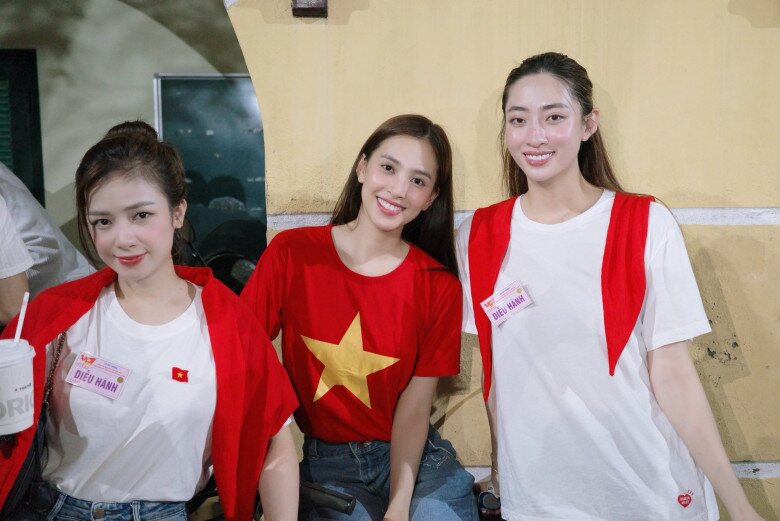 Hai nàng hậu của Vbiz đọ sắc với nữ ca sĩ Dương Hoàng Yến.