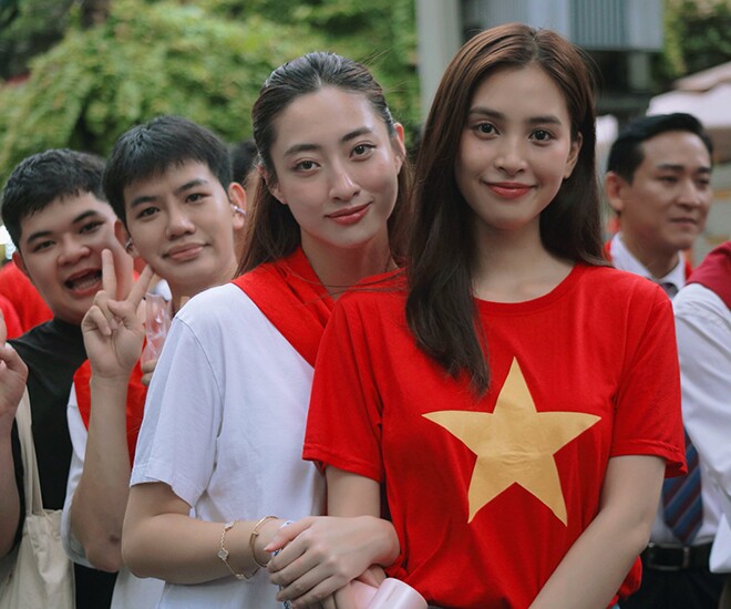Hoa hậu Lương Thùy Linh và Hoa hậu Trần Tiểu Vy xuất hiện rạng rỡ tại buổi sơ duyệt.