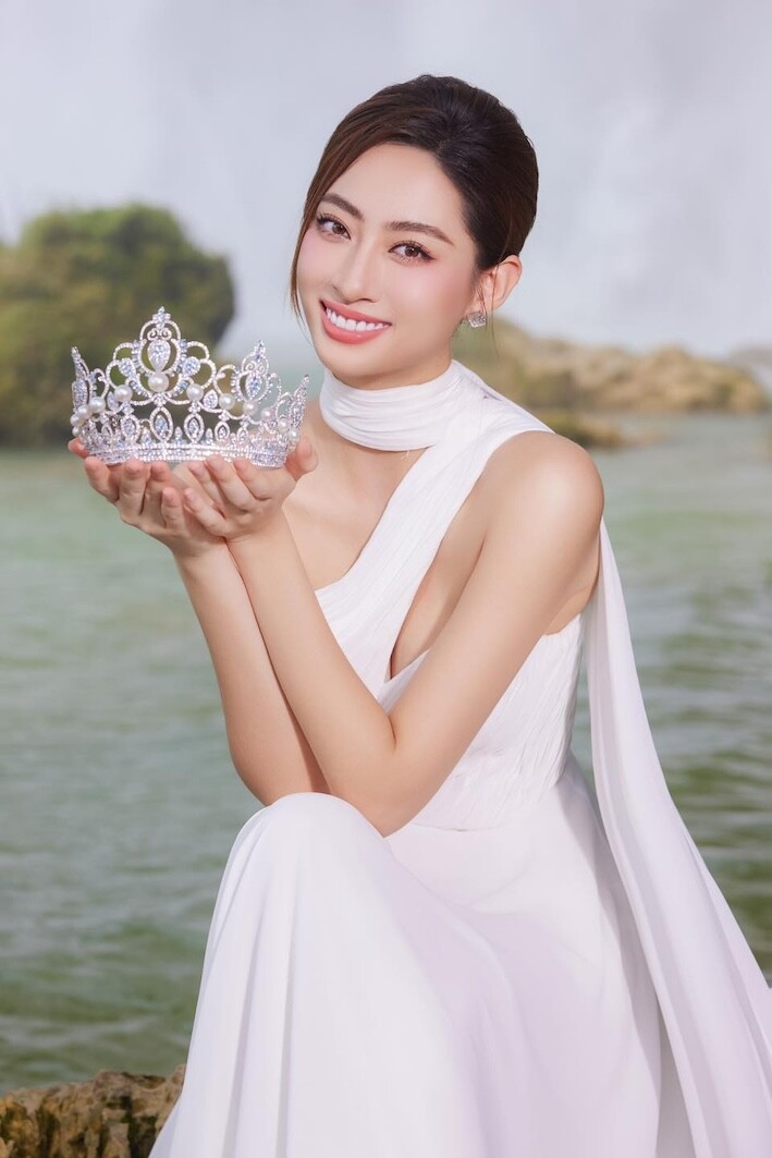 Với chiều cao 1m78 và gương mặt sắc sảo, Lương Thùy Linh nhanh chóng gây được ấn tượng trong showbiz.