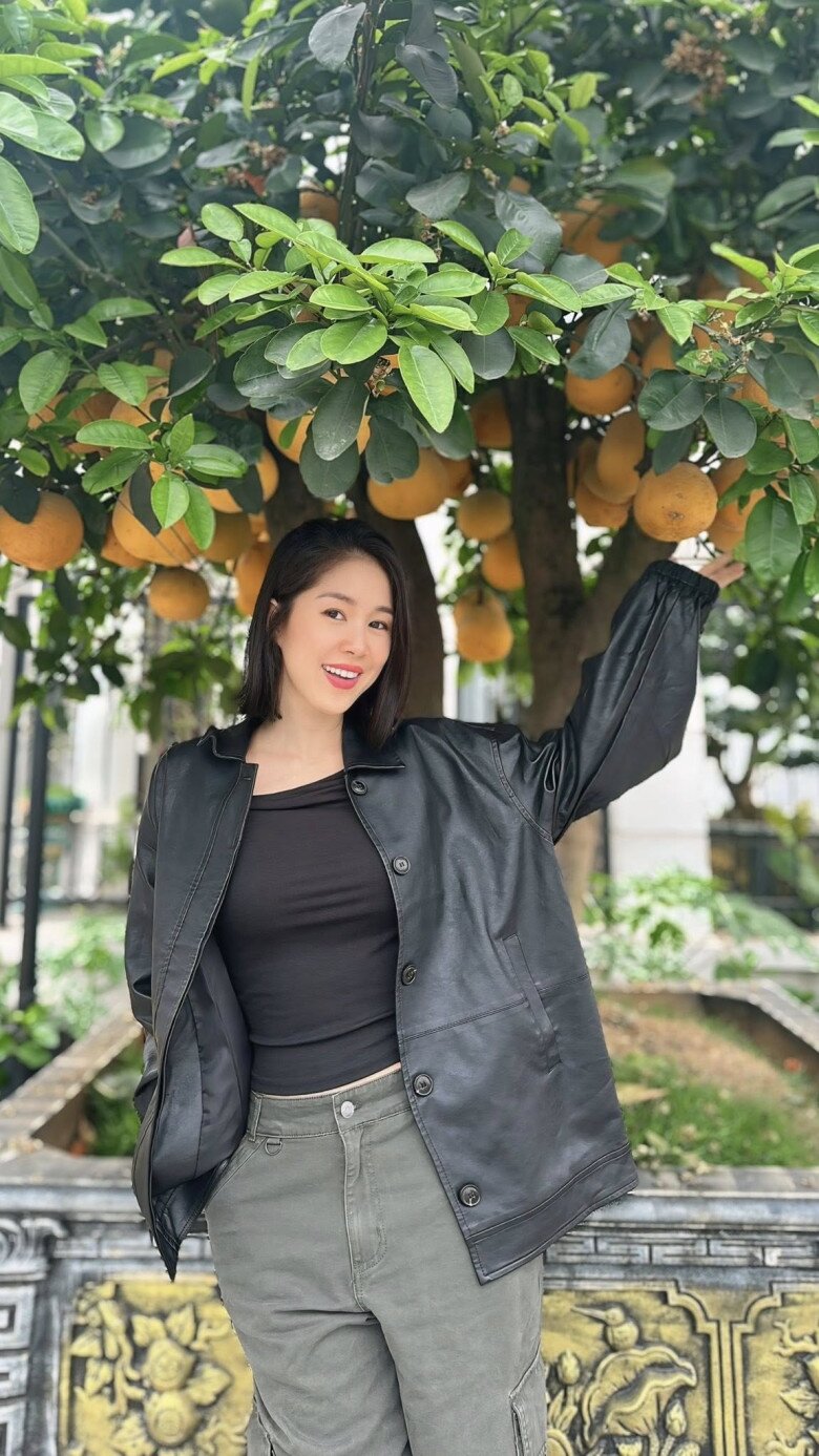 Từ ngày thay đổi phong cách, Lê Phương được nhiều người khen trẻ trung so với tuổi 40.