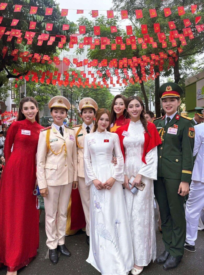 Khung ảnh dàn mỹ nhân amp;#34;tinh hoa hội tụamp;#34; hot nhất nhì tại A80: Từ Hoa hậu đến nữ công an đẹp rực rỡ, không ai kém ai - 1