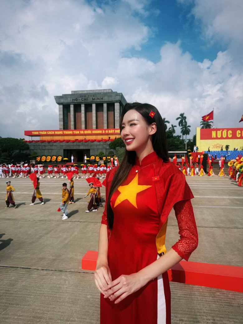 Khung ảnh dàn mỹ nhân amp;#34;tinh hoa hội tụamp;#34; hot nhất nhì tại A80: Từ Hoa hậu đến nữ công an đẹp rực rỡ, không ai kém ai - 4