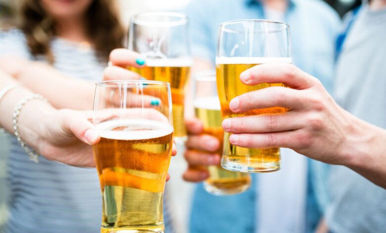 Đường hóa học và các chất kích thích là kẻ thù của tóc.