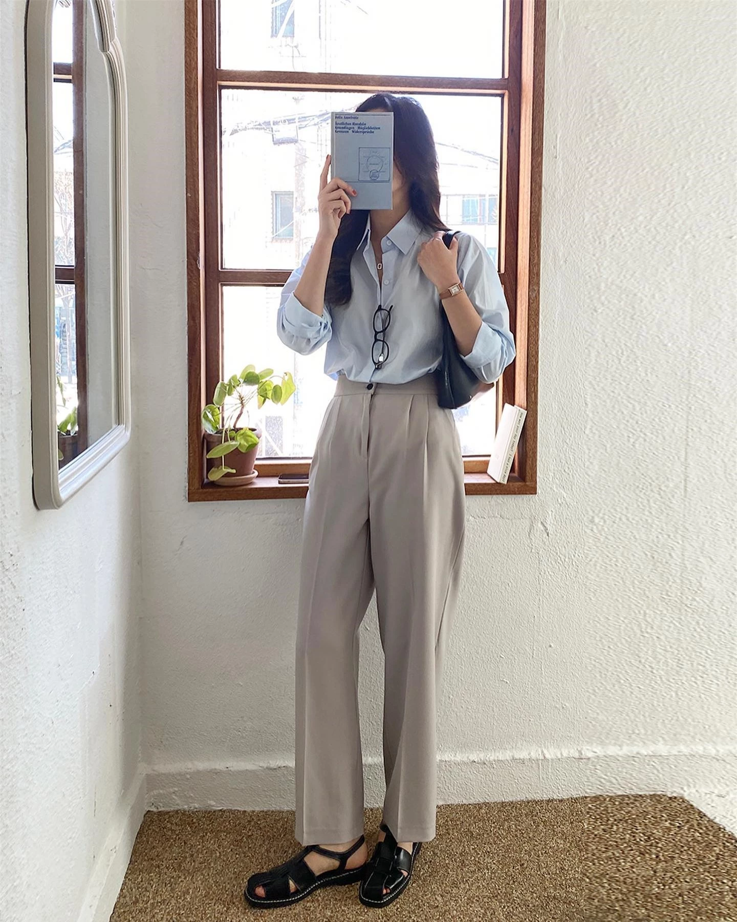 2 kiểu giày được H’Hen Niê amp;#34;sủngamp;#34; hết mực khi mang bầu, váy áo lượt là vẫn gắn với đôi dép amp;#34;bác đánh cáamp;#34; - 8