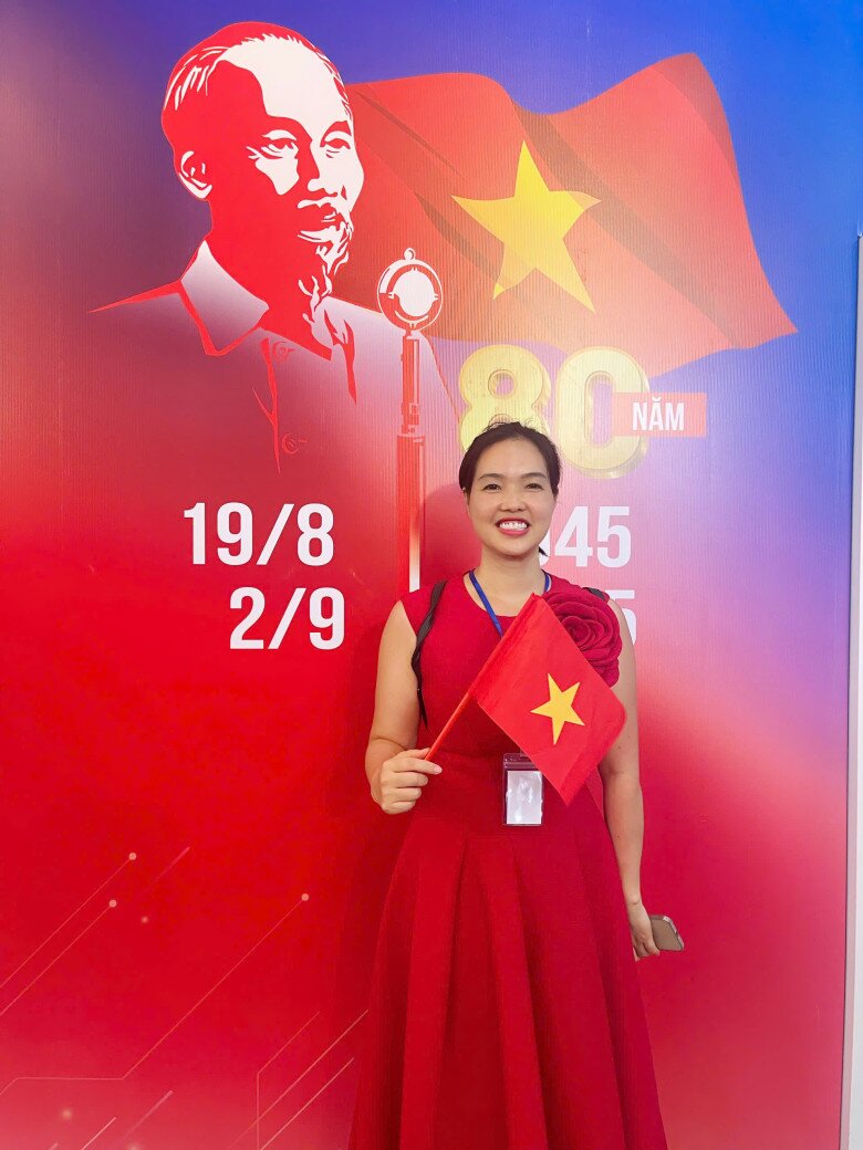 Chị Thềm không ngại đường xa, dậy thật sớm đi từ Hải Dương (nay là Hải Phòng sau sáp nhập) đến Hà Nội để được trải nghiệm thời khắc lịch sử.