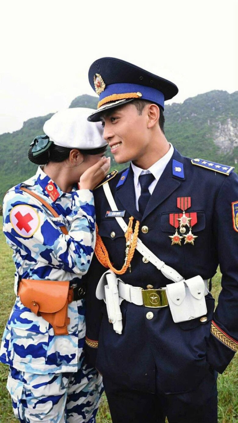 Mạng xã hội bùng nổ những lời khen ngợi visual cực phẩm của đôi trẻ và còn dự đoán nếu cả hai kết hôn sinh con, đứa trẻ chắc hẳn cũng đẹp xuất sắc.