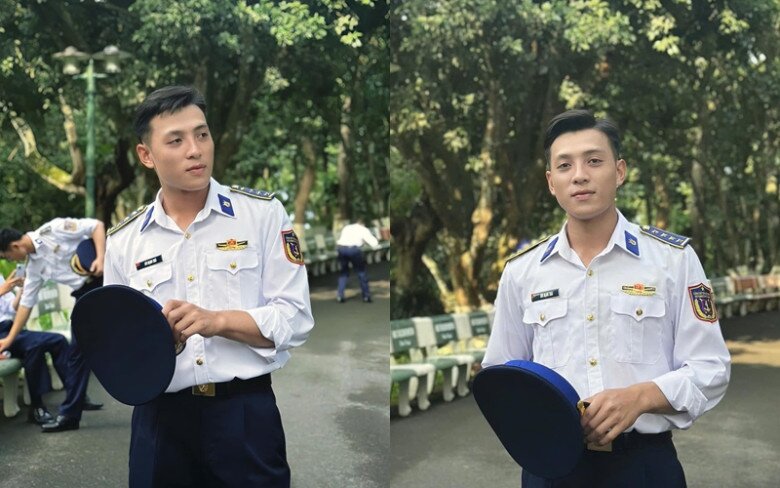 Trong bộ quân phục trắng xanh chỉnh tề, đồng chí Lữ May Ngoan gây ấn tượng với vẻ ngoài điển trai, rắn rỏi.