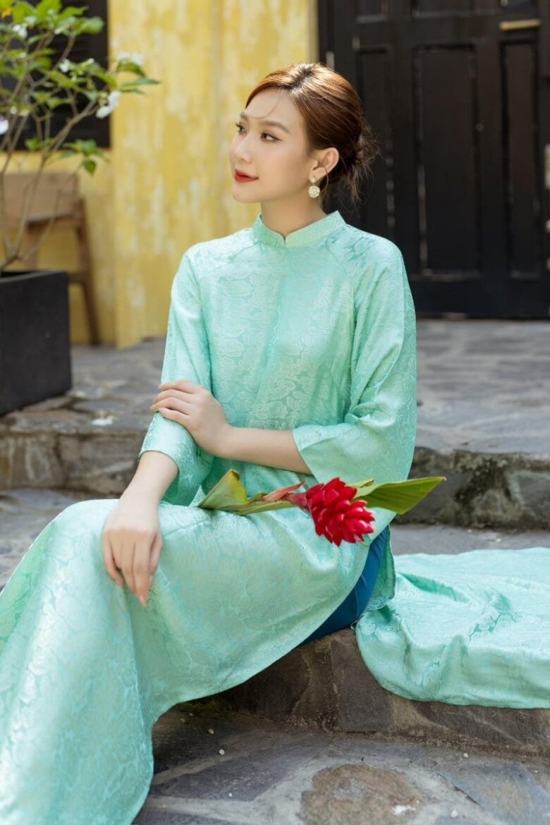 Những kiểu tóc đẹp để phối cùng áo dài khi chụp ảnh 2/9, tôn lên ngũ quan hài hòa lại giúp chị em amp;#34;hackamp;#34; tuổi - 2