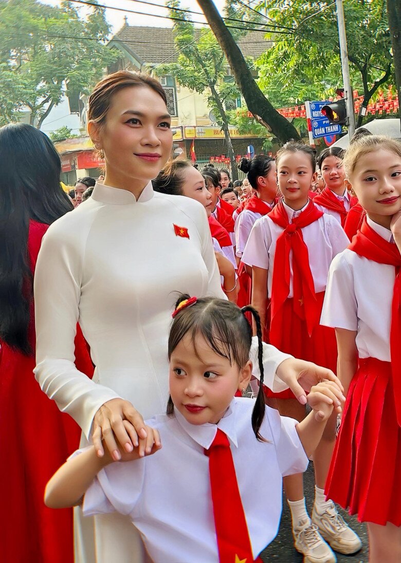 Nữ ca sĩ khiến nhiều người phải trầm trồ về sự trẻ trung của bản thân dù đã ngoài 40 tuổi.
