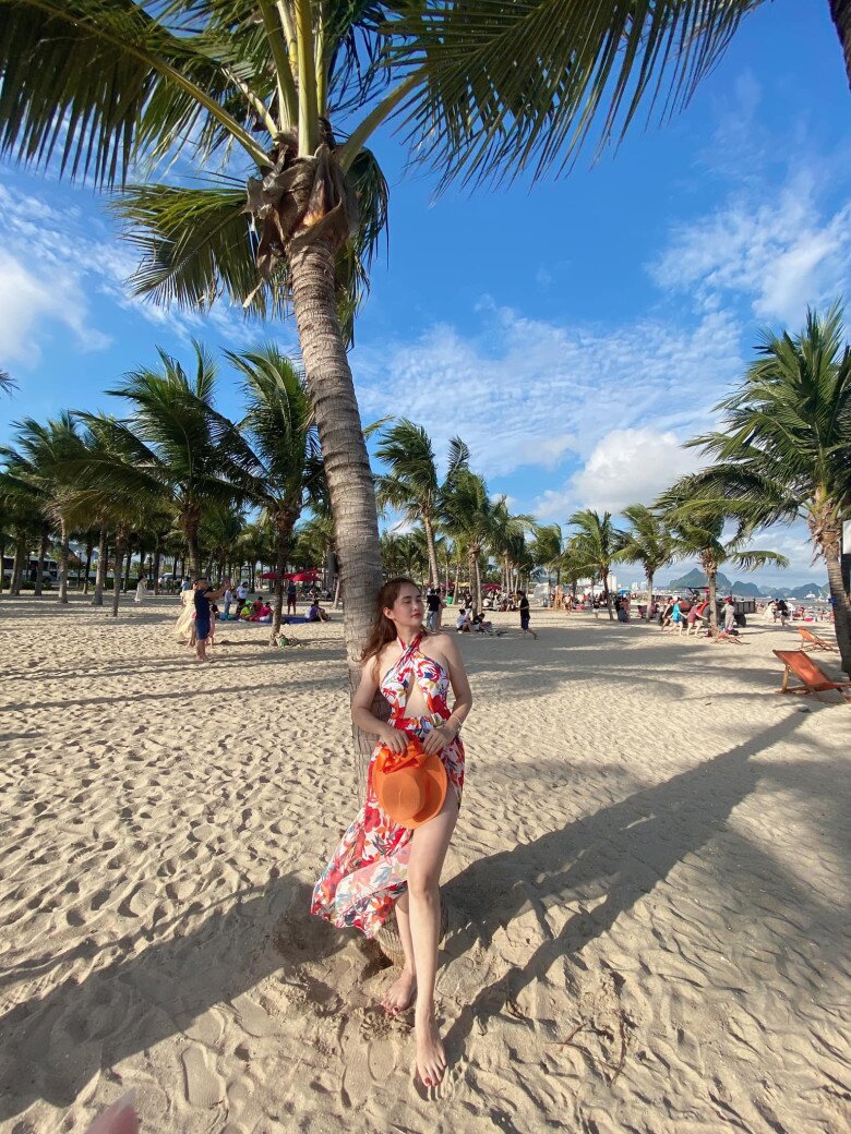 Vóc dáng nuột nà với đôi chân thon dài của nữ Trung úy.