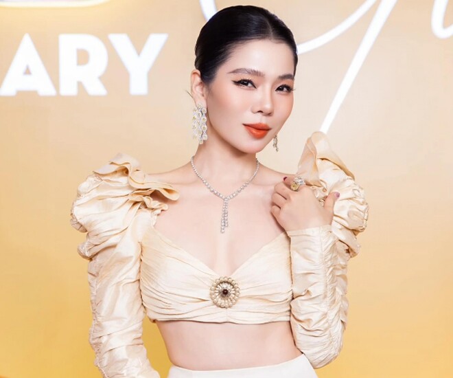 Lệ Quyên ở tuổi 44 vẫn trẻ trung, xinh đẹp khiến bao người ngưỡng mộ.