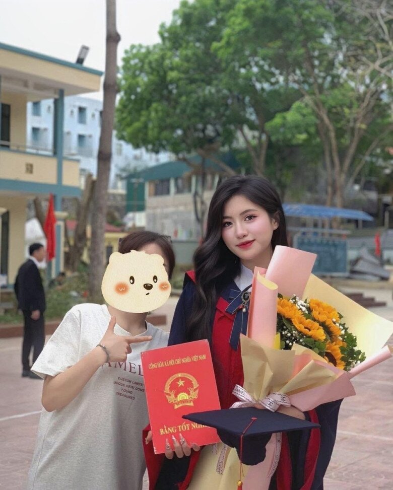 Không chỉ là thủ khoa, Vi Như Nguyệt còn là minh chứng sống cho hình ảnh một nữ sinh vừa tài năng, vừa giàu lòng hiếu thảo, lại sở hữu nhan sắc trong trẻo khiến bao người ngưỡng mộ.
