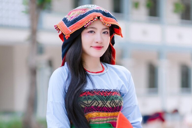 Vi Như Nguyệt - nữ sinh dân tộc Thái gây bão mạng xã hội vì vừa học giỏi vừa xinh đẹp.