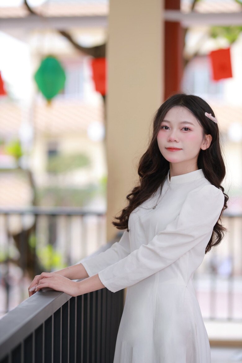 Á khoa khối C00 toàn quốc là Lang Thi Nguyệt Nhi - nữ sinh dân tộc Thái có nhan sắc xinh đẹp.