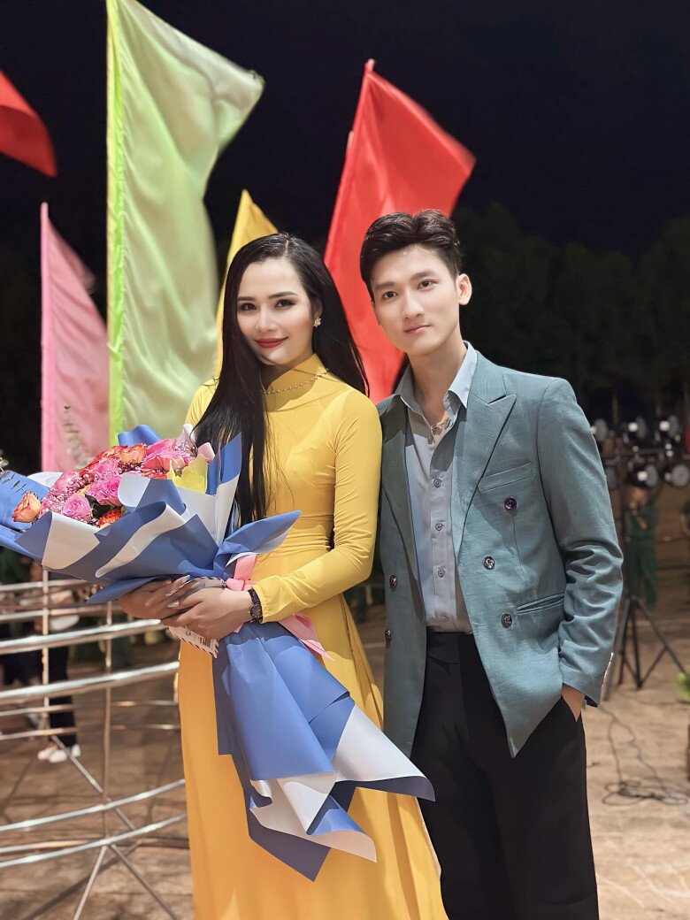 Nữ quân nhân xinh đẹp đã từng đạt nhiều giải thưởng về thuyết minh, tuyên truyền tại đơn vị.