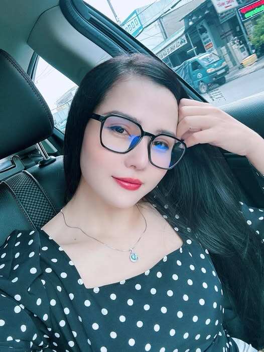 Nhan sắc trẻ đẹp của nữ quân nhân ngoài đời thường.