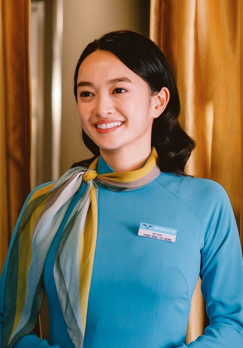 Kaity Nguyễn đảm nhận vai nữ tiếp viên hàng không xinh đẹp.