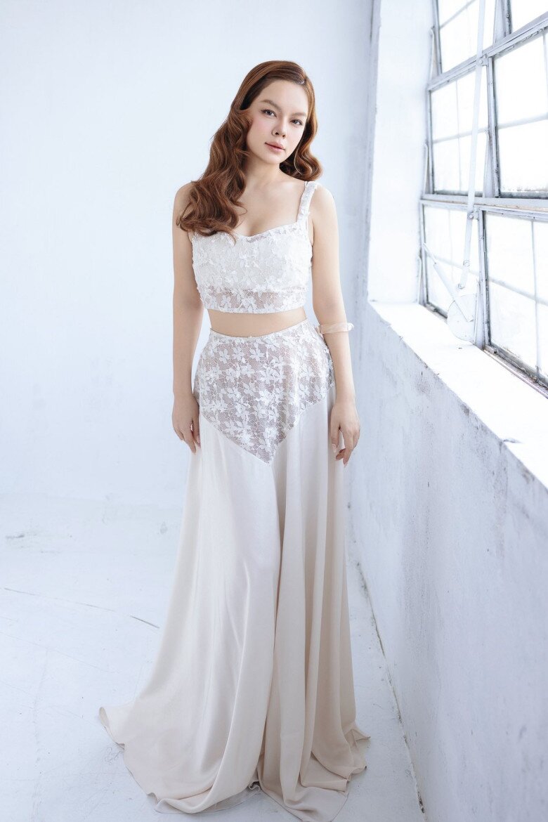 Sự việc chưa kịp lắng xuống thì lại xuất hiện nhiều bình luận nhắc tên ca sĩ Bảo Anh, kéo theo những đồn đoán về mối quan hệ trong quá khứ giữa Phạm Quỳnh Anh, Bảo Anh và chồng cũ Quang Huy. Tin đồn vốn tồn tại nhiều năm nay, nhưng gần đây một lần nữa bùng lên khiến cả hai nữ ca sĩ đều phải lên tiếng phủ nhận.