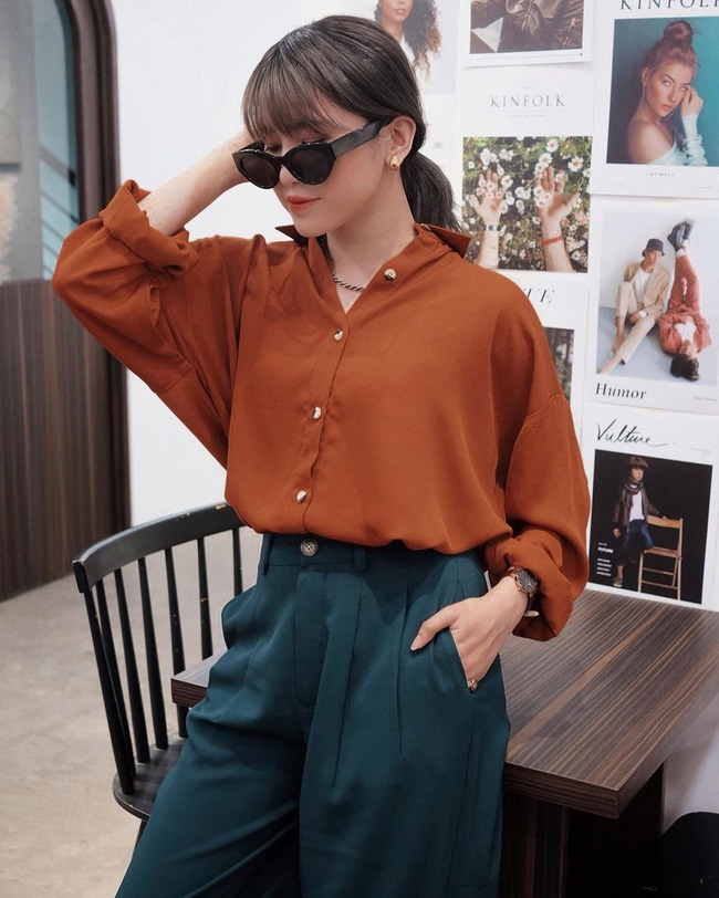 Nếu sợ màu nâu quá u tối, chị em có thể tạo điểm nhấn bằng những màu sắc tươi sáng nổi bật hơn mà trông vẫn thanh lịch, sang trọng và đầy lớp lang.