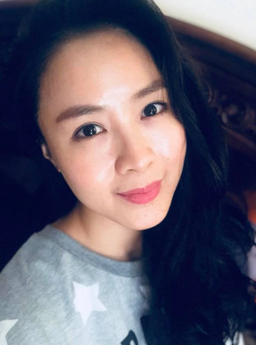 Mặt mộc của Hồng Diễm được khen ngợi là đẹp không tì vết.