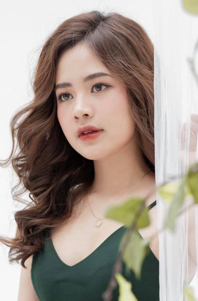 Nhan sắc của Tuệ Lâm ngày càng thăng hạng qua năm tháng.