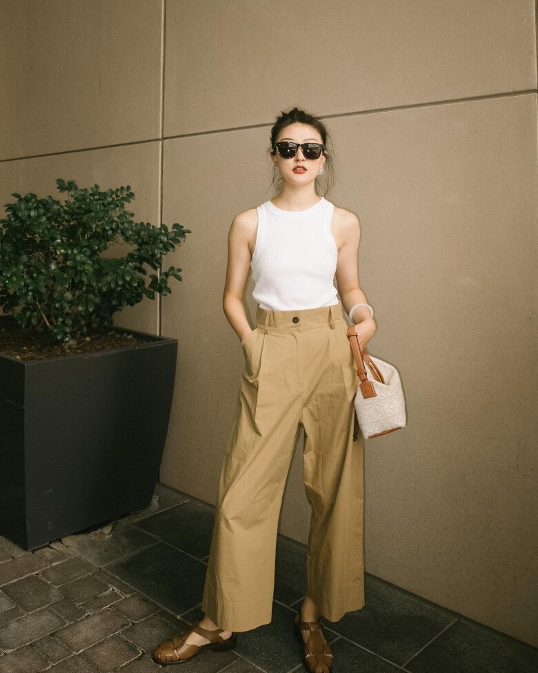 Những chiếc quần culottes thoải mái cũng thuộc dòng quần ống rộng, mang đến vẻ thướt tha, nhẹ nhàng và thanh lịch, đặc biệt phù hợp với phong cách tinh tế của phụ nữ trung niên.