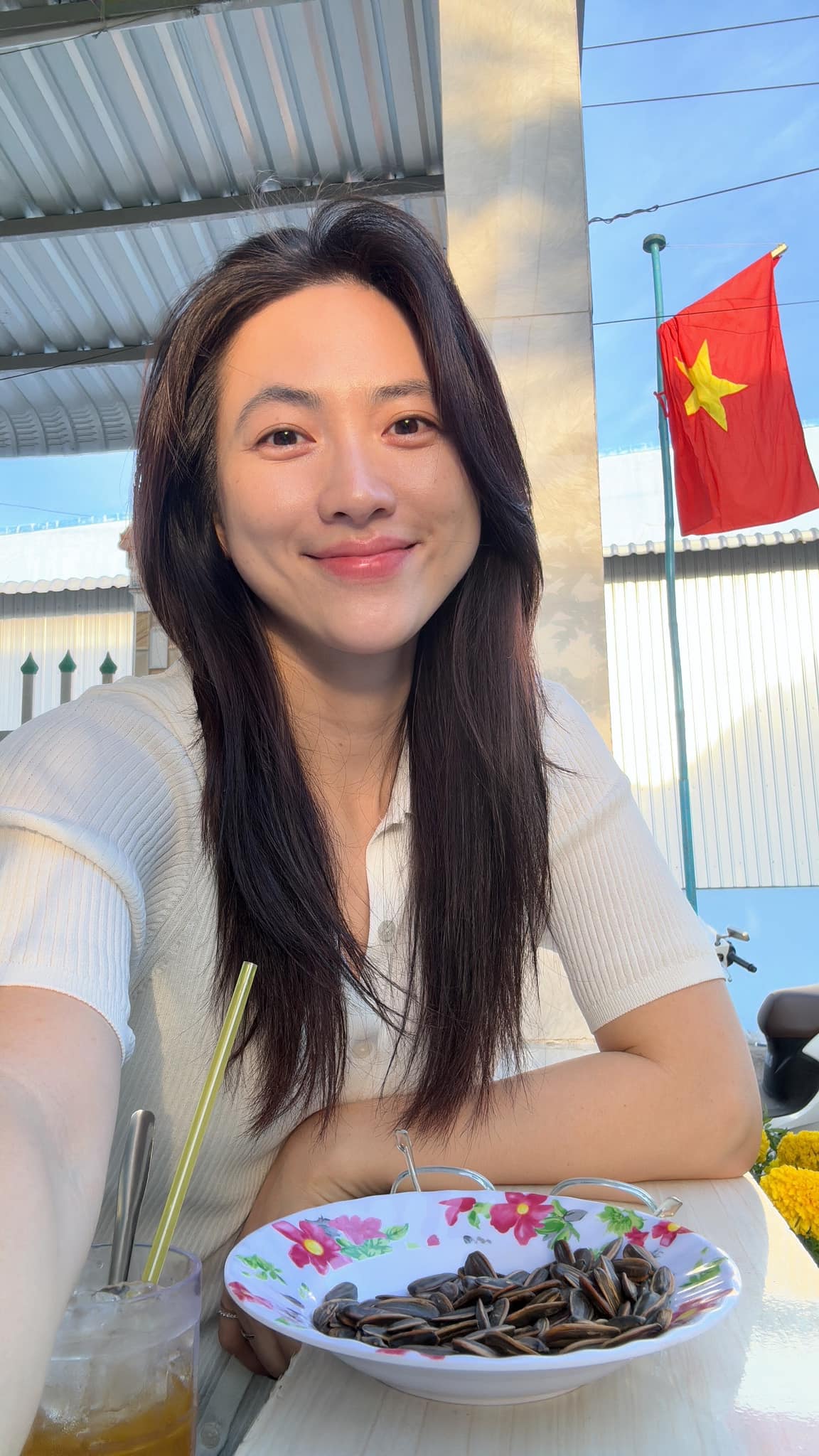 Dù ở phim trường, ngoài đời hay khi tham gia show thực tế, Phương Anh Đào thường chỉ dùng kem chống nắng và chút son nhẹ, khoe làn da căng mịn, săn chắc, tràn đầy sức sống.