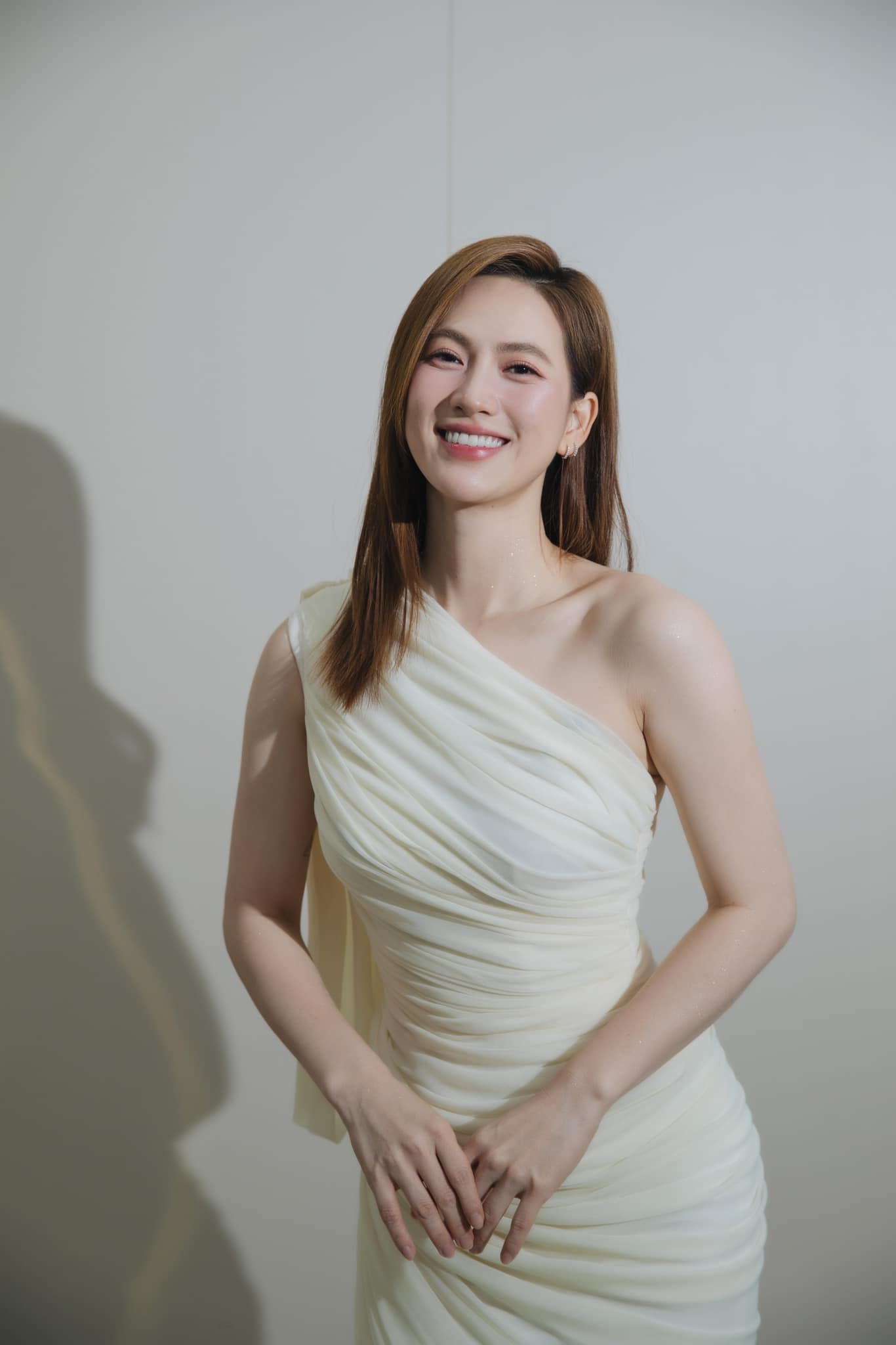 Dù trang điểm hay không, Phương Anh Đào vẫn đẹp tỏa sáng.