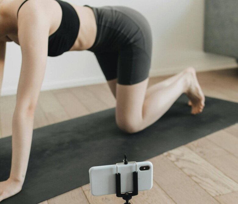 Kết hợp với bài tập thở sâu, những động tác này sẽ đánh thức cơ lõi sâu bên trong, tăng lưu thông máu cục bộ, kích hoạt trao đổi chất và hỗ trợ đốt mỡ hiệu quả.