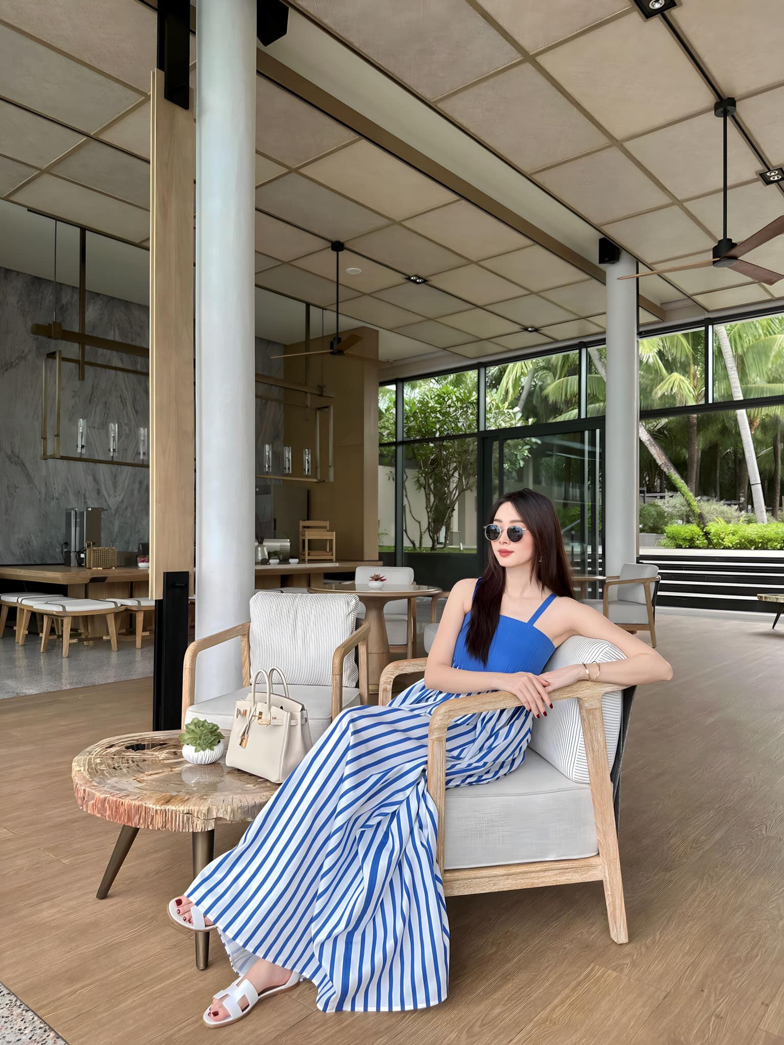 Nàng hậu sở hữu BST túi của thương hiệu xa xỉ này với đủ gam màu, chiếc nào chiếc nấy đều có giá hàng trăm triệu để trưng dụng trong nhiều dịp khác nhau.