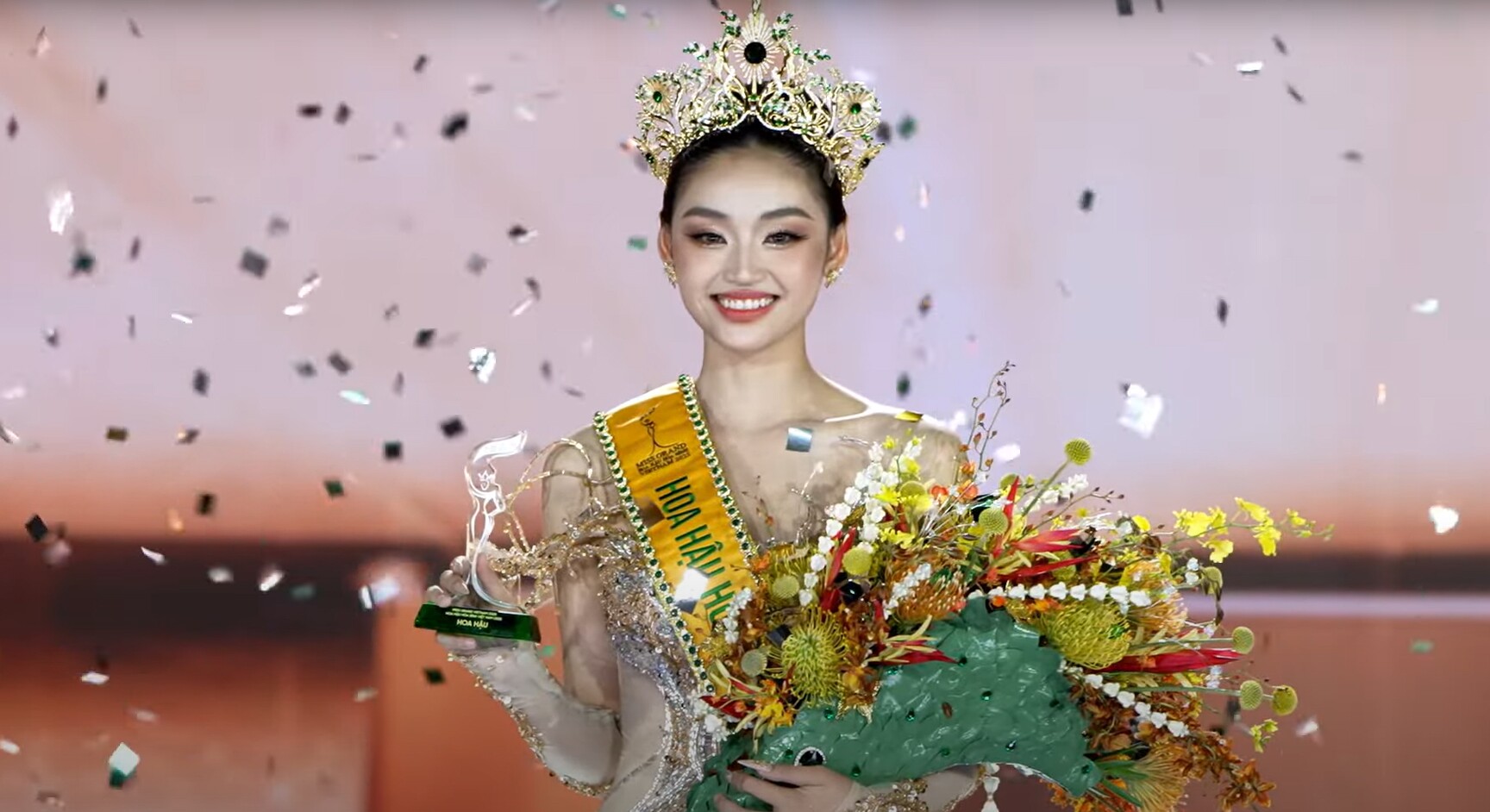 Chung kết Miss Grand Vietnam 2025: Tân Hoa hậu chính thức gọi tên Nguyễn Thị Yến Nhi - 1