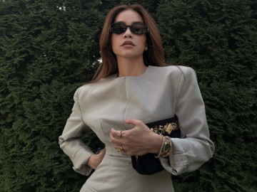 Về quê chồng ăn cưới, Hồ Ngọc Hà hóa thành nữ tổng tài kim cương với outfit nhẹ nhàng nhưng phụ kiện tiền tỷ