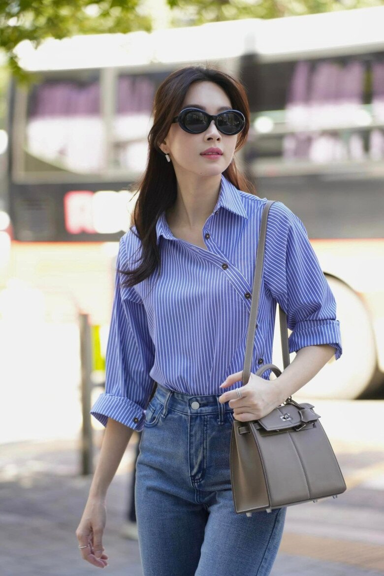  Bà mẹ hai con diện chiếc Kelly Padded giá bán từ 750 - 850 triệu đồng.