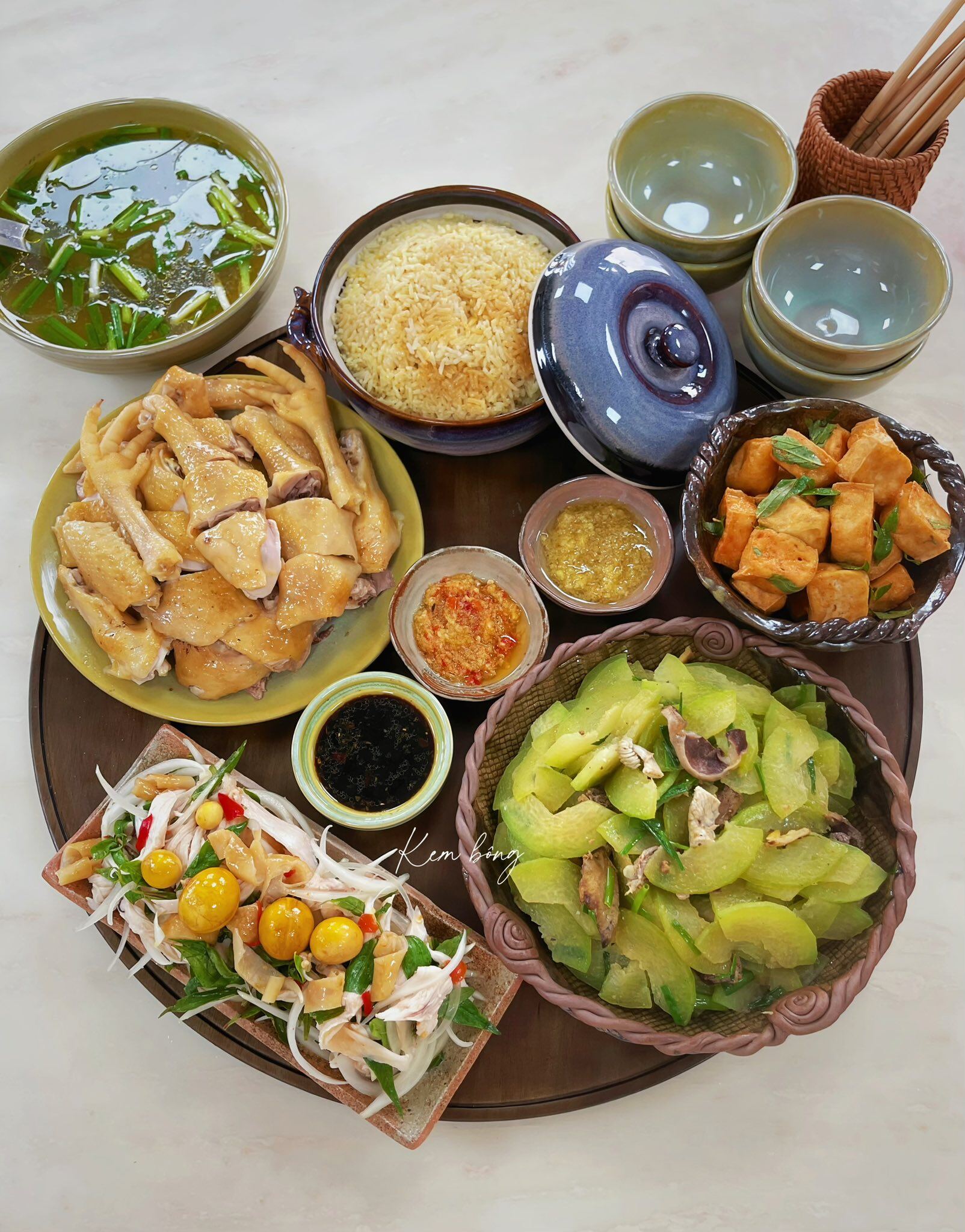 9X bầu bí thở thôi cũng mệt nhưng hễ động vào bếp là lại thấy khoẻ ngay, nhìn loạt mâm cơm chất lượng ai cũng khen hết lời - 4