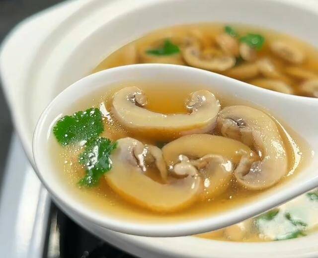 Món canh nấm mỡ đơn giản nhưng cực kỳ thơm ngon và thanh mát! Chúc các bạn thành công!