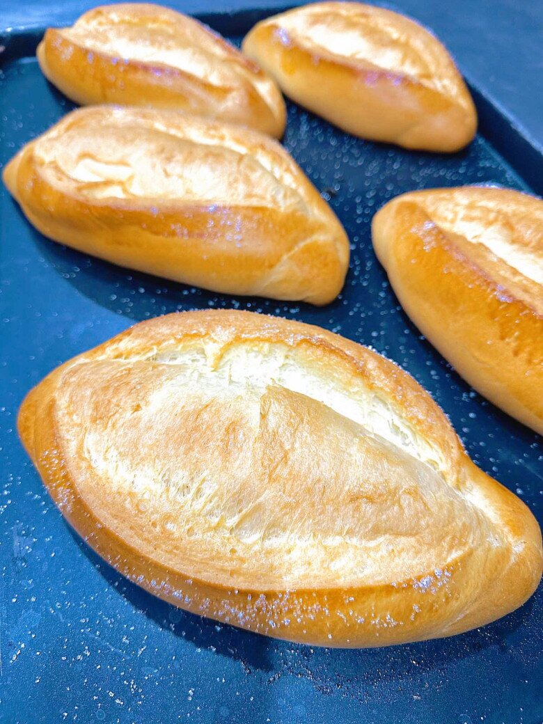 Bánh mì bơ Pháp đang rất hot trên mạng xã hội (Ảnh: facebook Hoa Bíu).