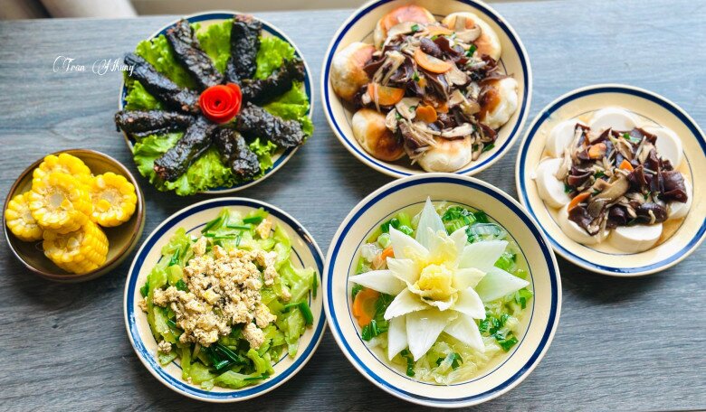 Mâm cỗ chay giản dị nhưng đầy ý nghĩa của chị Trần Nhung (Hà Nội).