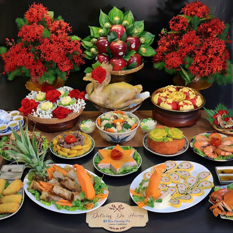 Mâm cỗ mặn cúng Rằm tháng 7 đủ món hấp dẫn, đẹp mắt của chị Hương.